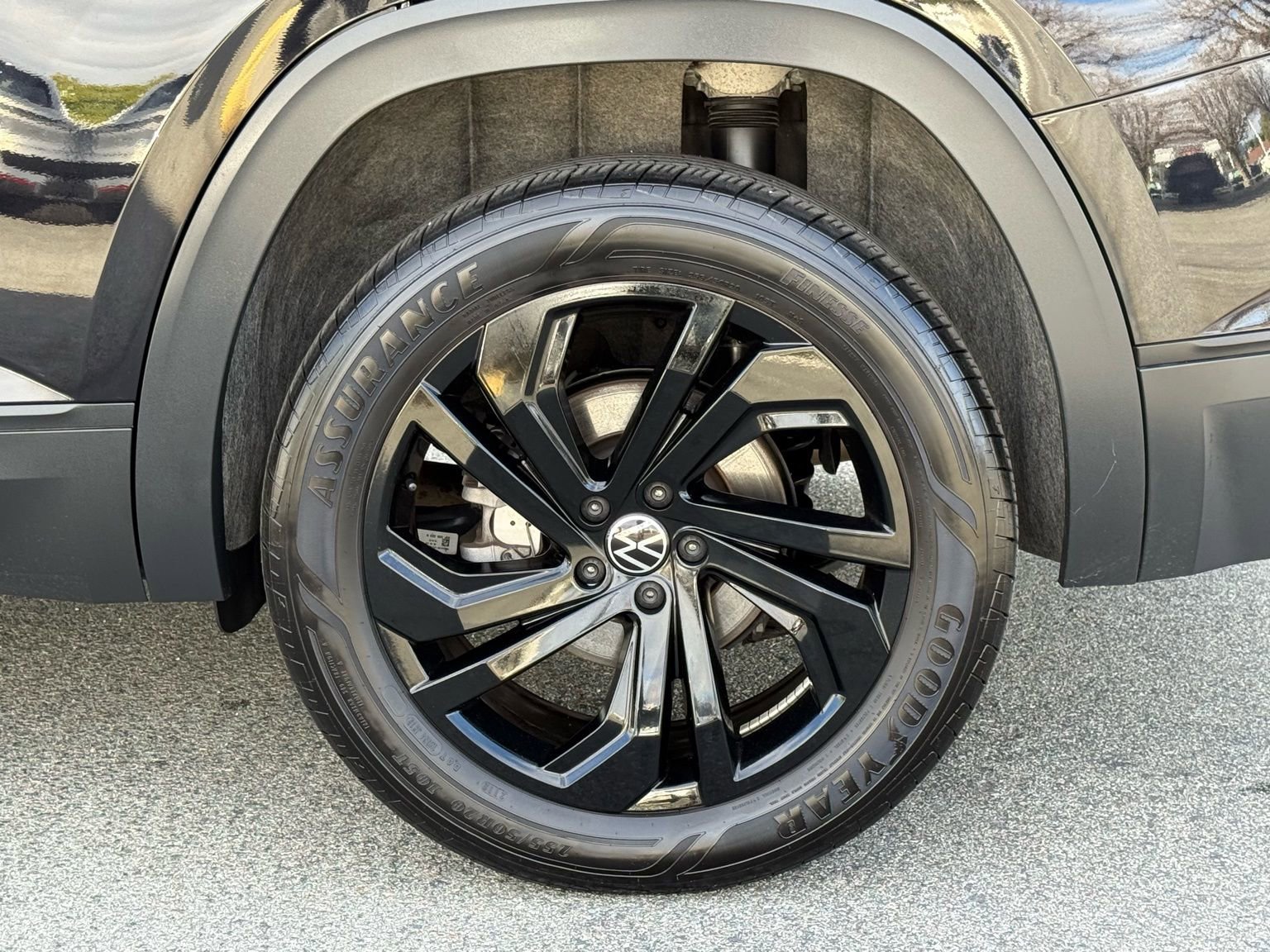 Used 2023 Volkswagen Atlas SE w/ Black Wheel Package image 18