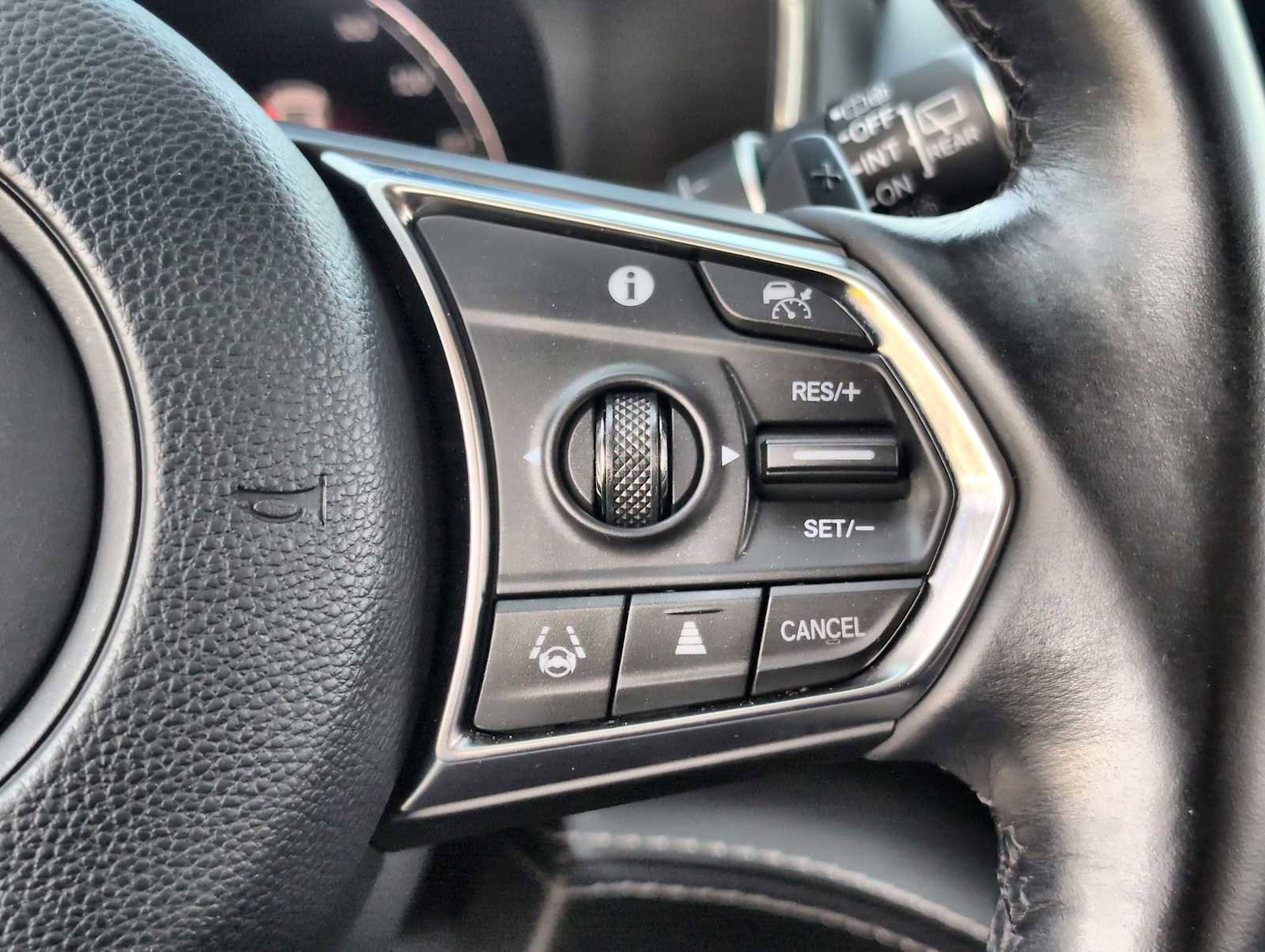 Used 2023 Acura MDX SH-AWD w/ Advance Package image 24