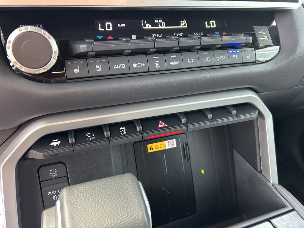 Used 2024 Toyota Sequoia Platinum image 13