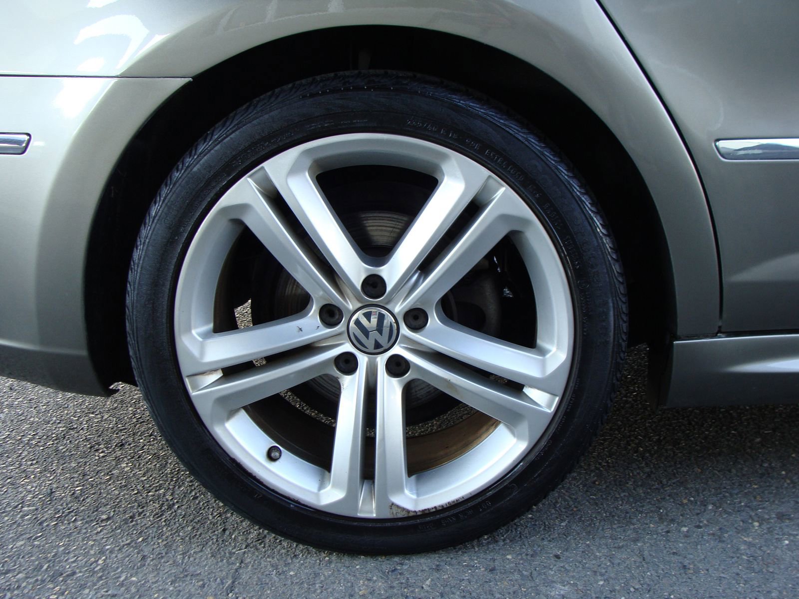 Used 2014 Volkswagen CC R-Line image 34