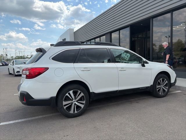 Used 2018 Subaru Outback 2.5i Limited AWD/4WD image 3