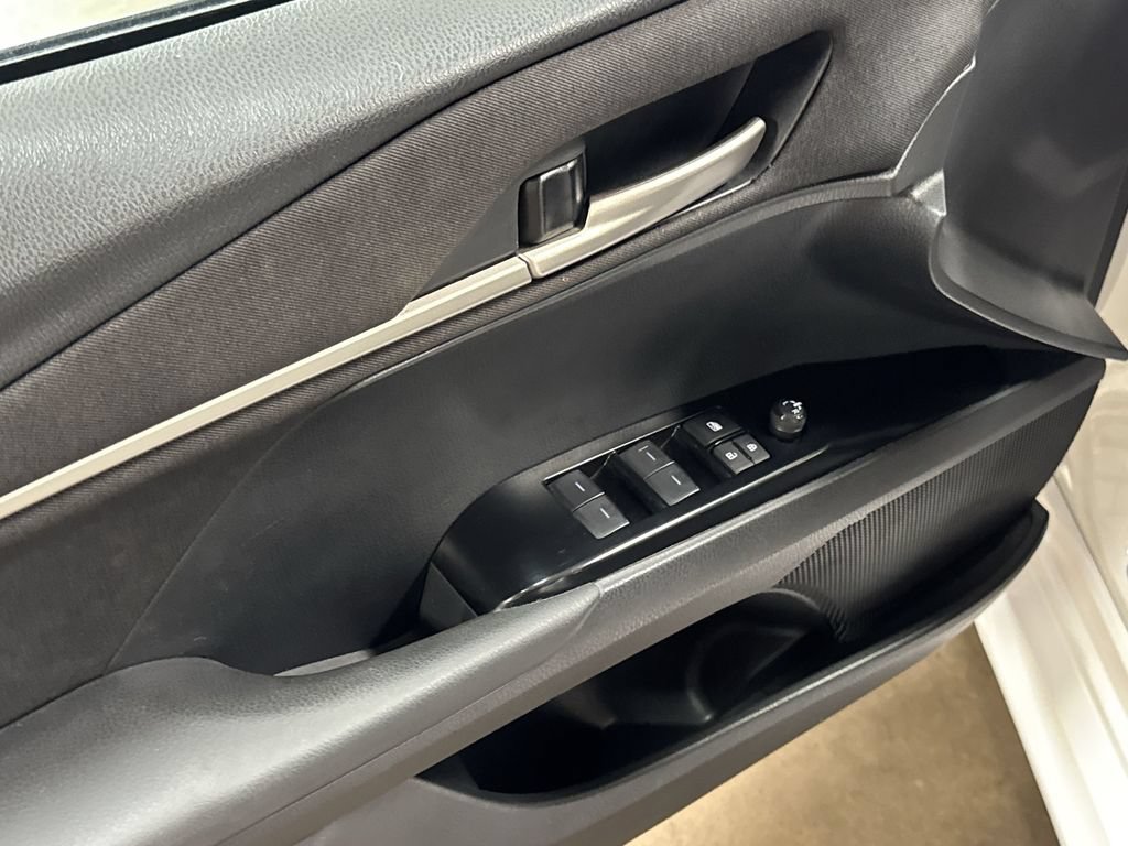 Used 2025 Toyota Camry LE FWD image 14