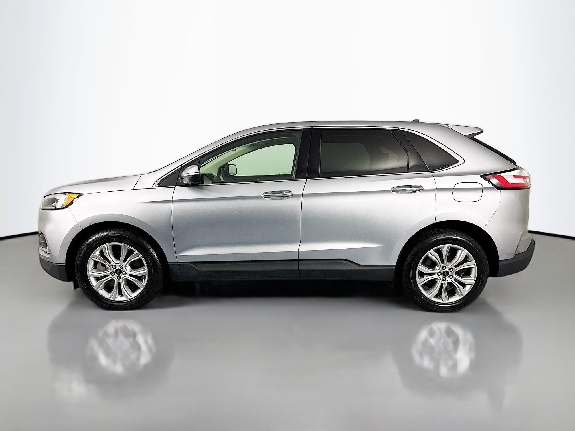 Used 2024 Ford Edge Titanium w/ Equipment Group 301A AWD/4WD image 8