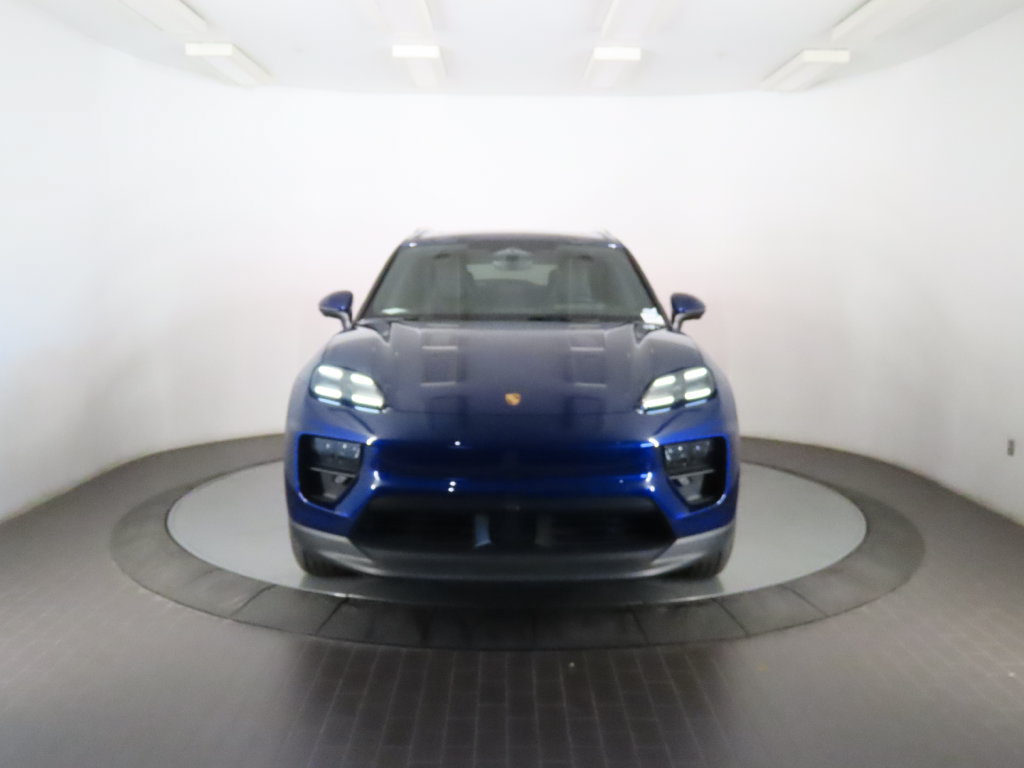 Used 2024 Porsche Macan 4 Electric AWD/4WD image 10