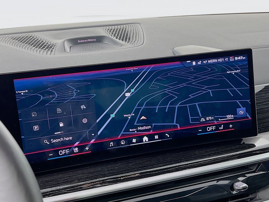 Used 2025 BMW X7 M60i image 14