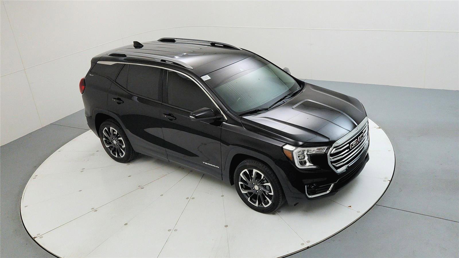 Used 2022 GMC Terrain SLT image 13