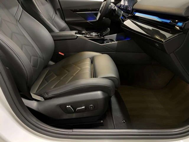 Used 2025 BMW 530i RWD image 81