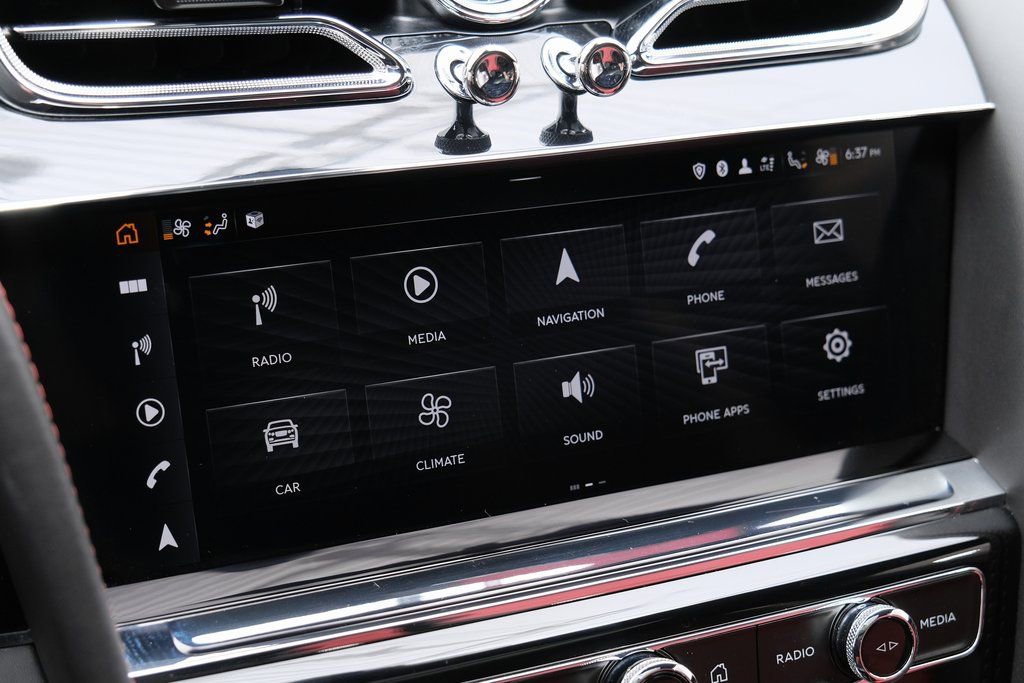 Used 2023 Bentley Bentayga image 30