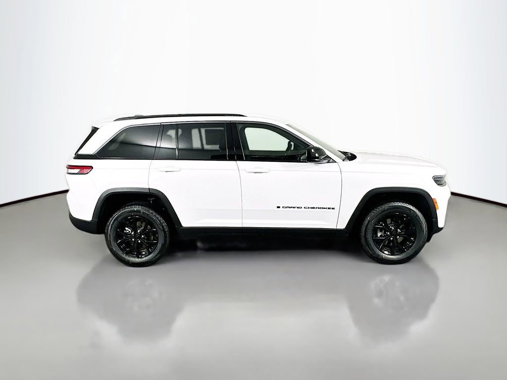 New 2026 Jeep Grand Cherokee Altitude image 8