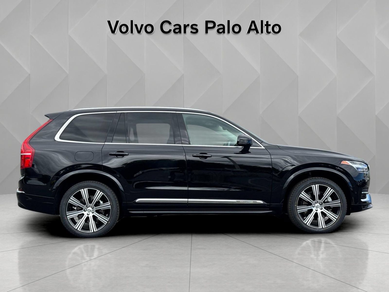 Certified 2024 Volvo XC90 T8 Ultimate w/ Lounge Package AWD/4WD image 12