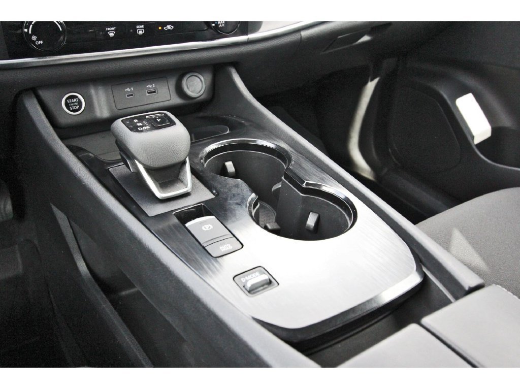 Used 2023 Nissan Rogue S FWD image 29