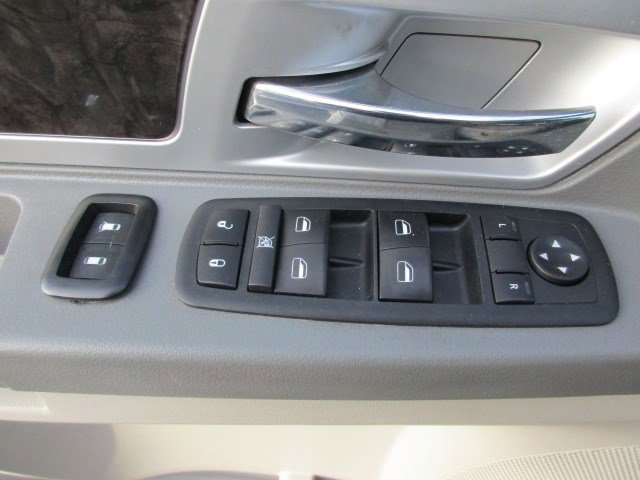 Used 2009 Dodge Grand Caravan SXT image 12