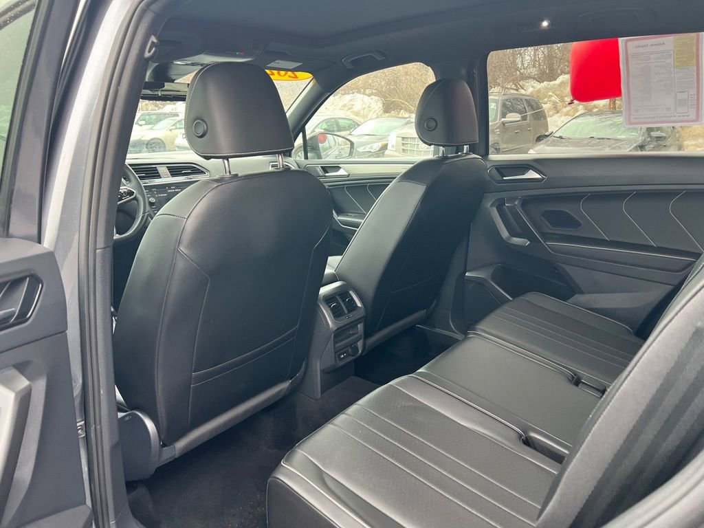Used 2022 Volkswagen Tiguan SE R-Line image 34