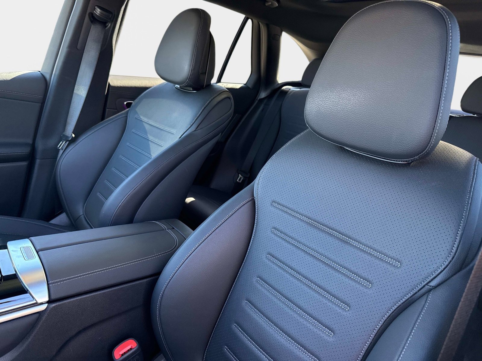 Used 2025 Mercedes-Benz GLC 350e 4MATIC image 21