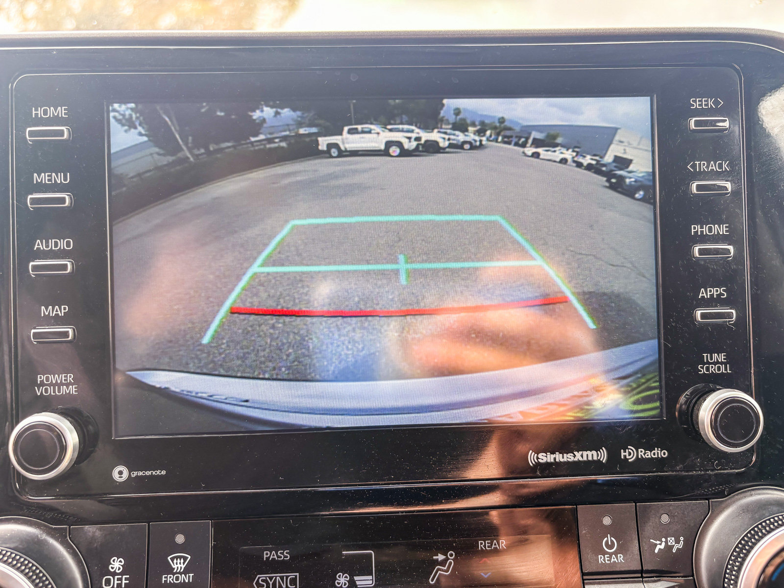 Used 2021 Toyota Highlander XLE FWD image 23
