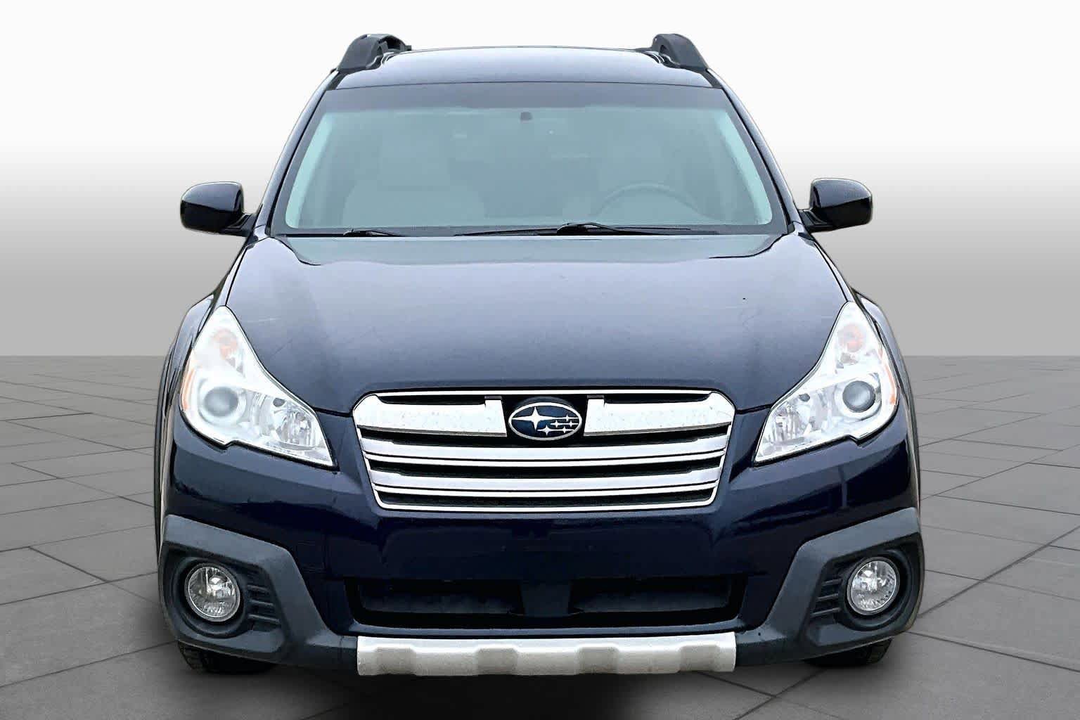 Used 2014 Subaru Outback 2.5i Limited w/ Moonroof Package AWD/4WD image 4