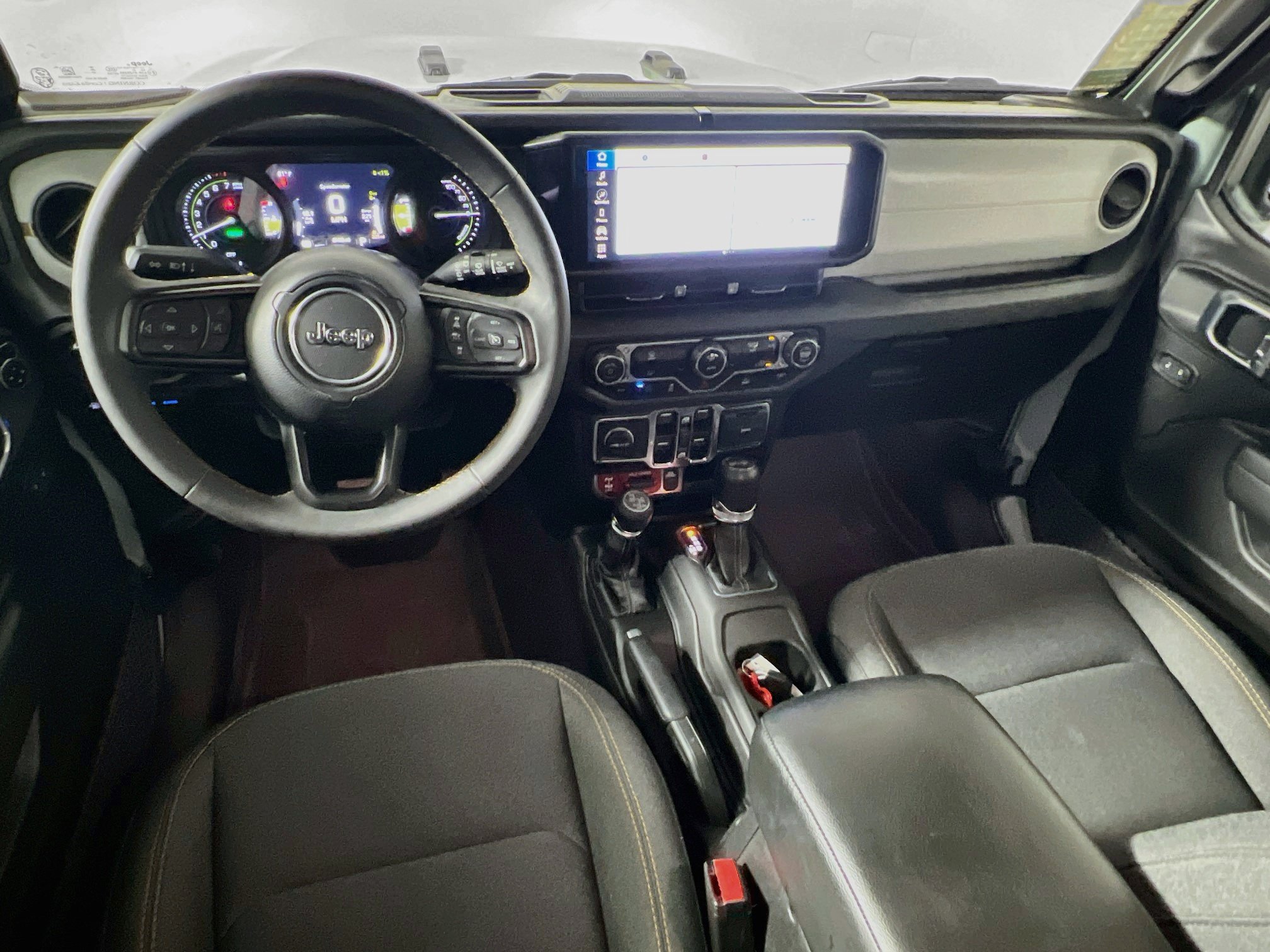 Used 2024 Jeep Wrangler Unlimited AWD/4WD image 27
