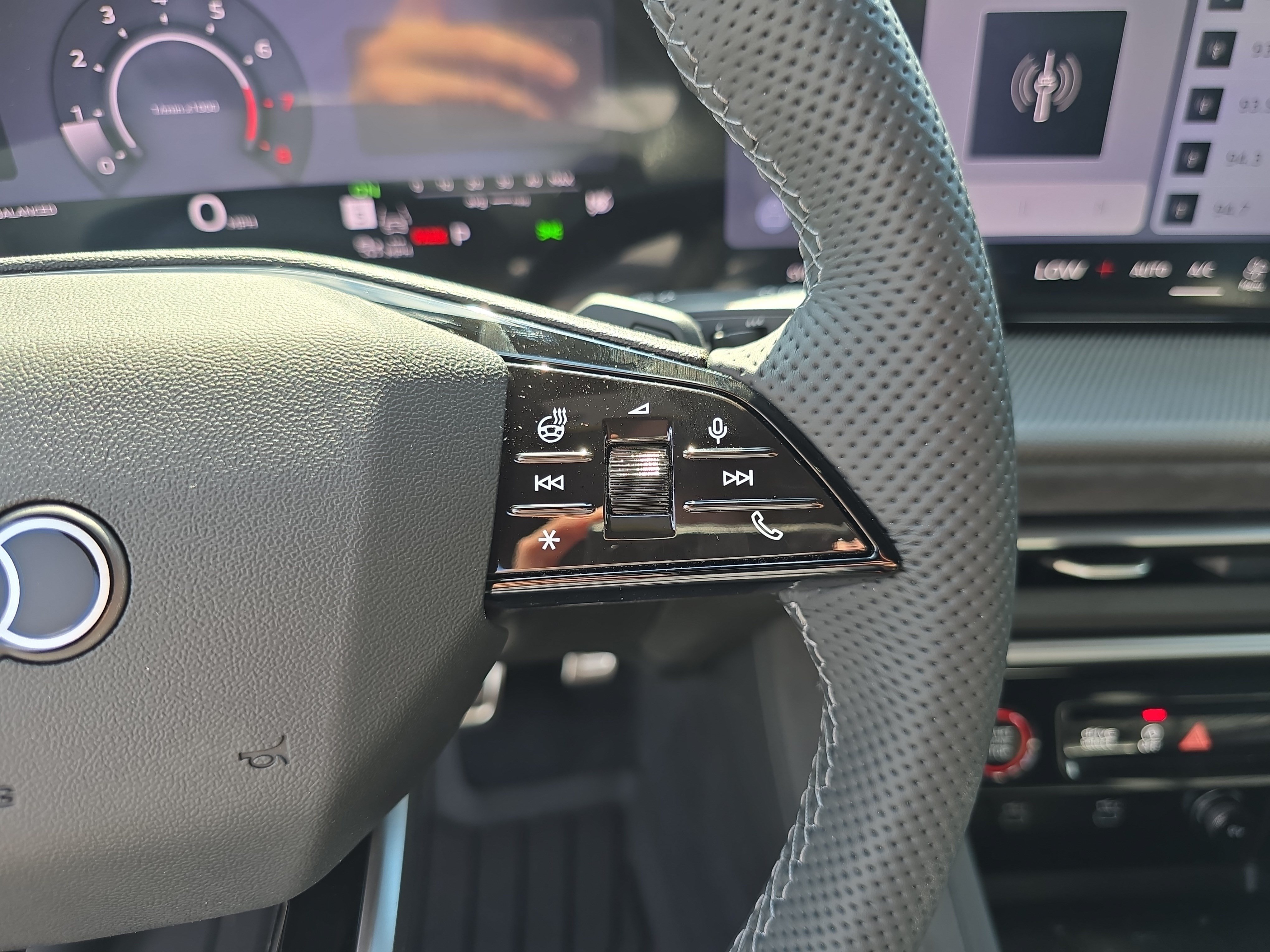 New 2026 Audi SQ5 Prestige AWD/4WD image 18