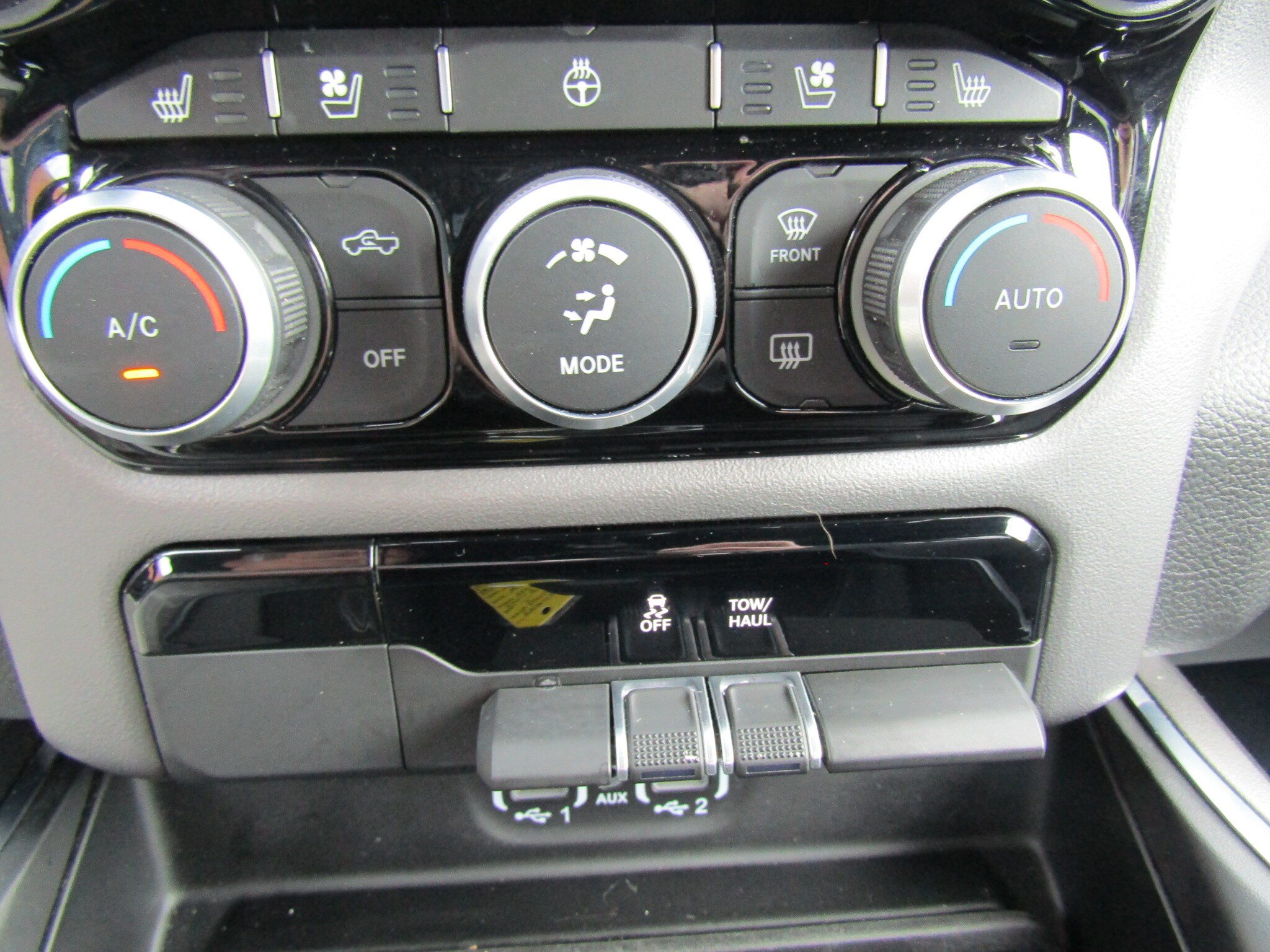 Used 2024 RAM 1500 Laramie AWD/4WD image 34