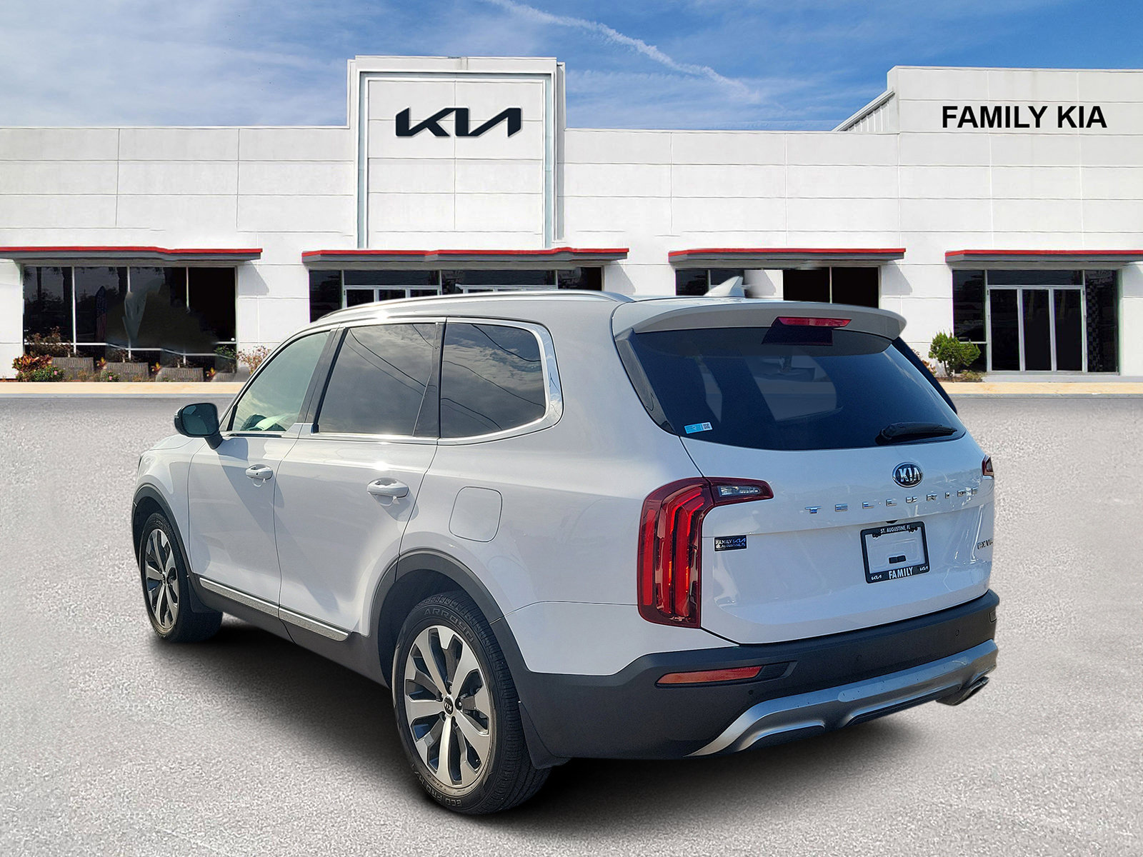Used 2021 Kia Telluride EX w/ EX Premium Package FWD image 4