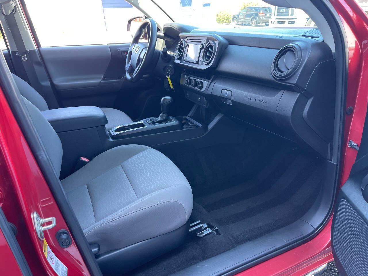 Used 2017 Toyota Tacoma SR RWD image 37