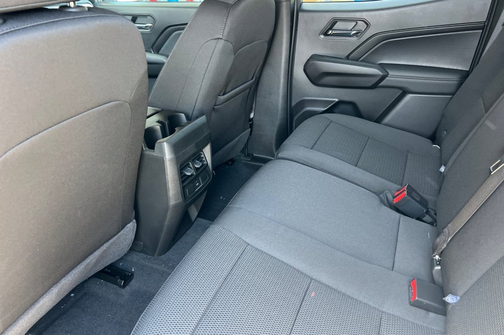 New 2025 GMC Canyon Elevation w/ Technology Package image 9