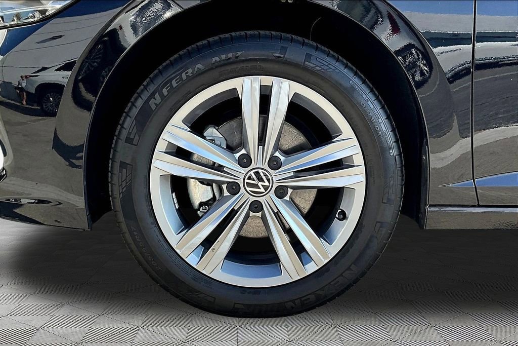 Used 2023 Volkswagen Jetta SE w/ Panoramic Sunroof Package image 32