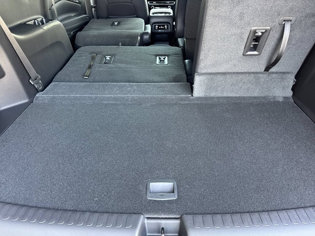 New 2026 Chevrolet Traverse LT w/ Midnight/Sport Edition FWD image 15