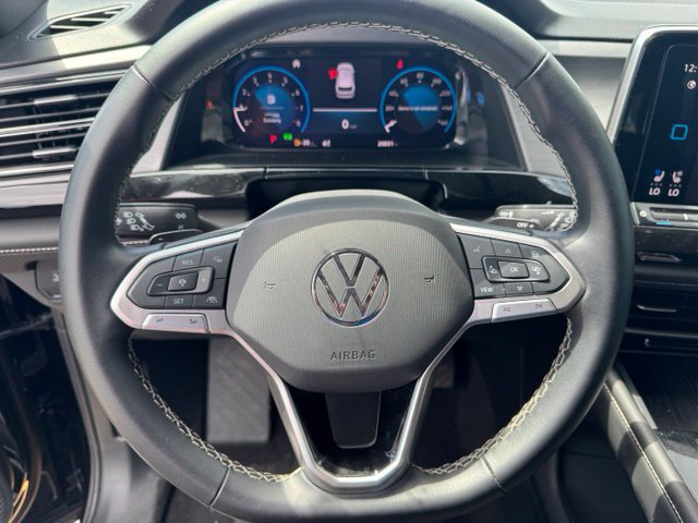 Used 2025 Volkswagen Atlas Cross Sport SE FWD image 17