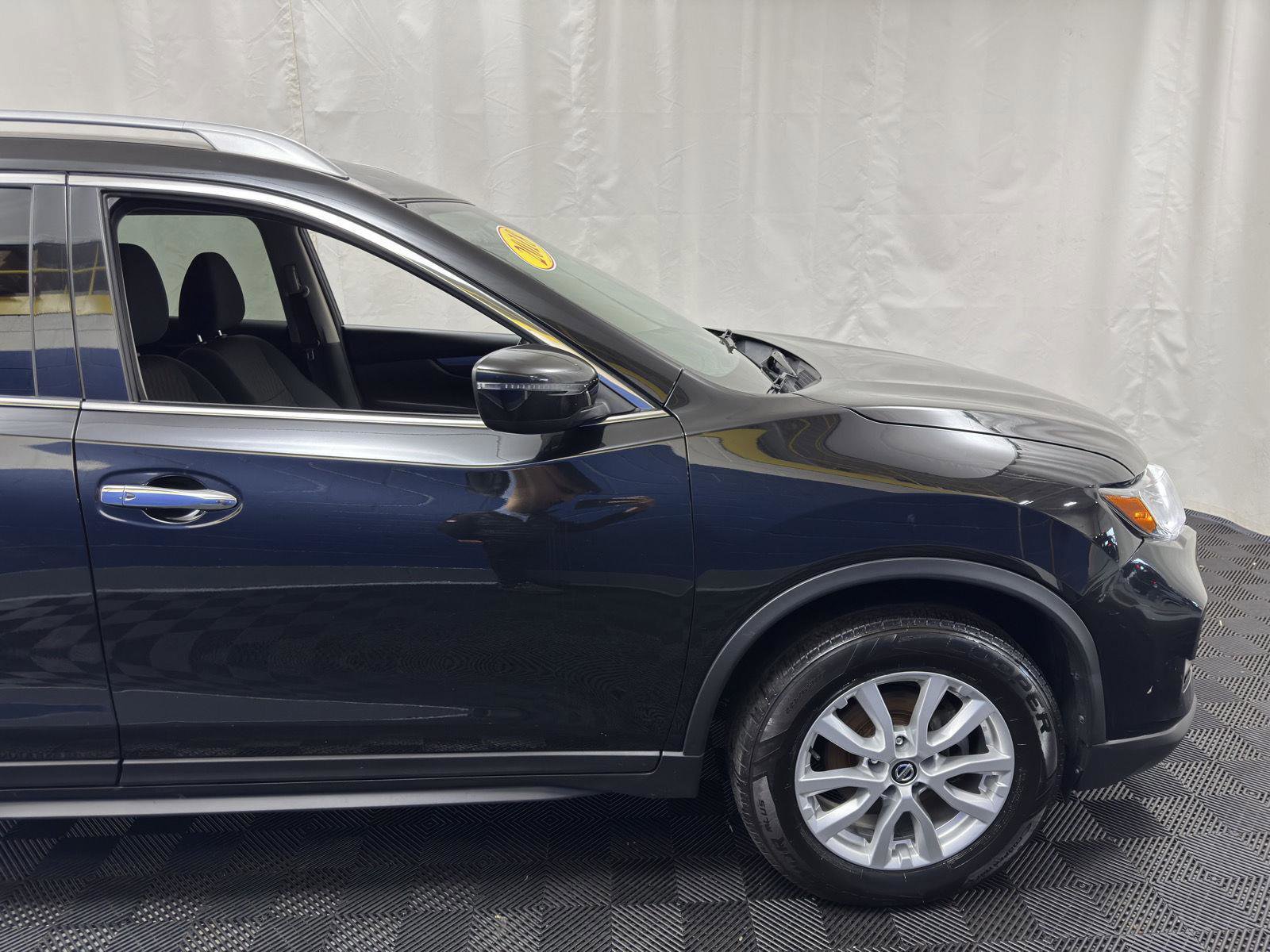 Used 2018 Nissan Rogue SV image 12