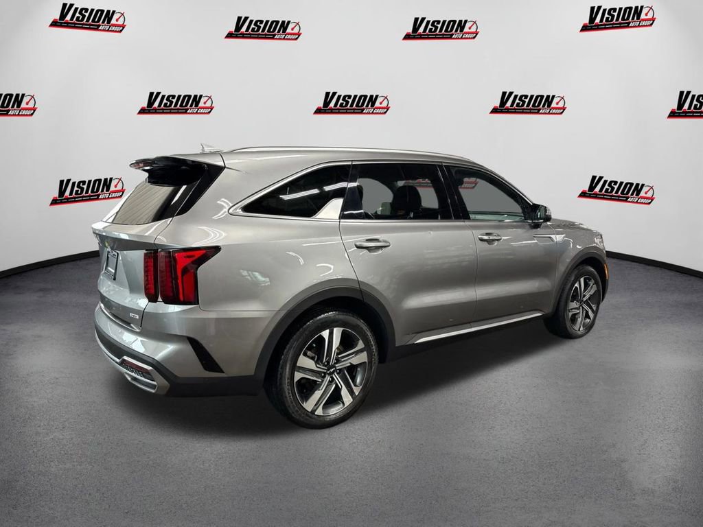 Certified 2023 Kia Sorento EX image 5