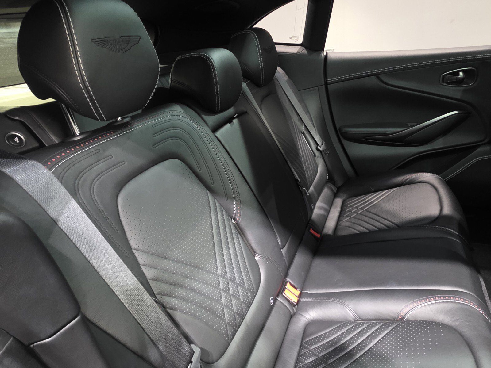 Used 2021 Aston Martin DBX image 23