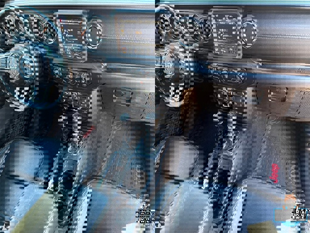 Used 2018 Jeep Wrangler Unlimited Sahara image 9