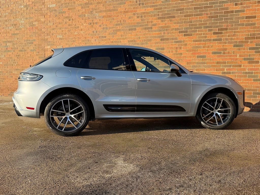 Certified 2025 Porsche Macan image 7