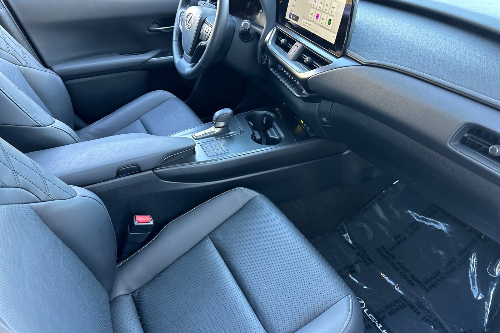 Used 2025 Lexus UX 300h FWD w/ Accessory Package (Z2) image 32