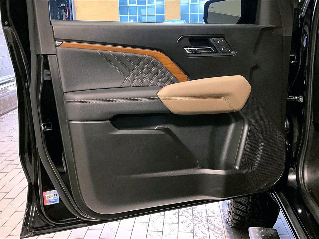 Used 2025 GMC Canyon Denali w/ LPO, Denali Black Edition image 28