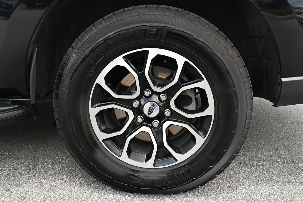 Used 2024 Ford Expedition XLT RWD image 6