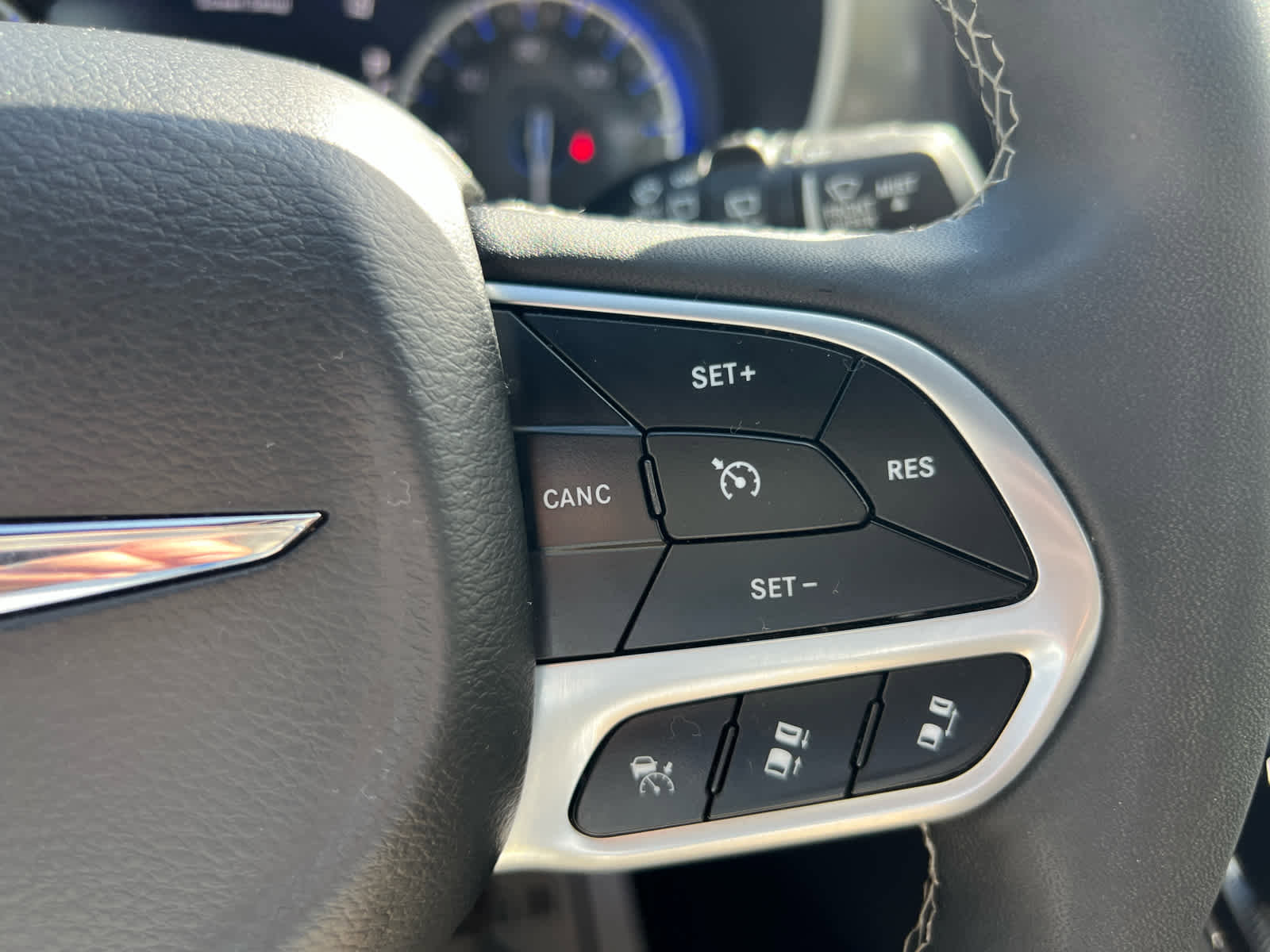 Used 2025 Chrysler Pacifica Select FWD image 19