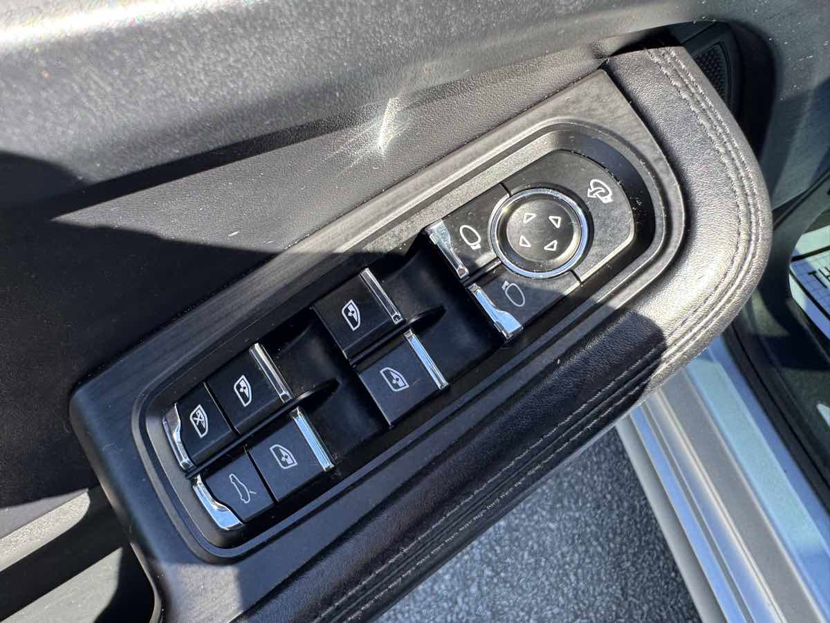 Used 2017 Porsche Macan GTS AWD/4WD image 31