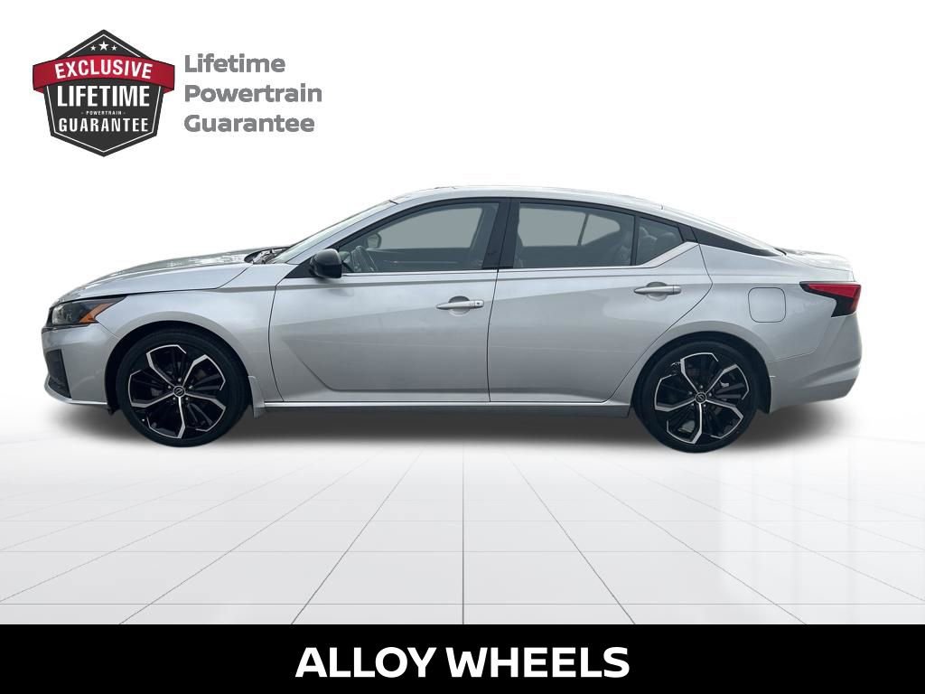 Certified 2023 Nissan Altima 2.5 SR FWD image 2