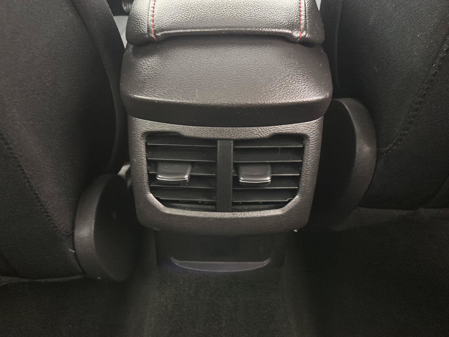 Used 2015 Ford Fusion SE FWD image 18