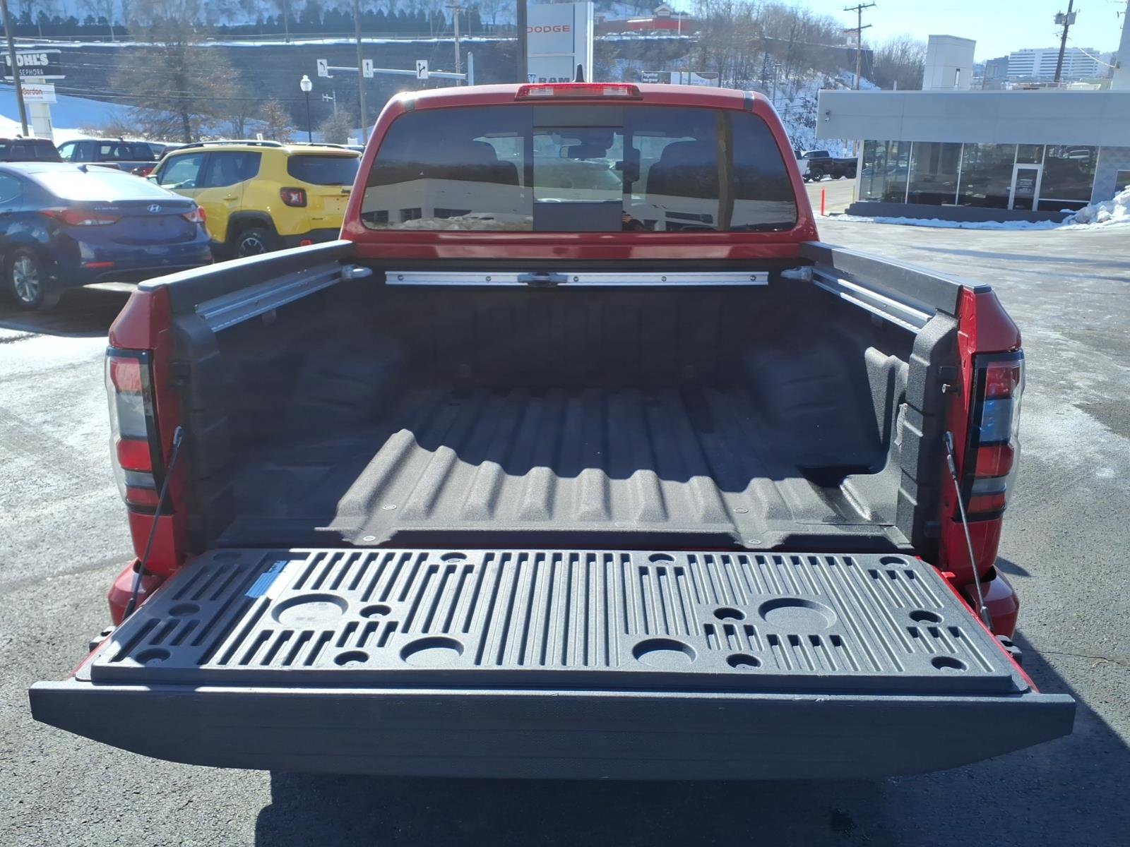 Used 2023 Nissan Frontier PRO-4X w/ Pro Convenience Package image 8