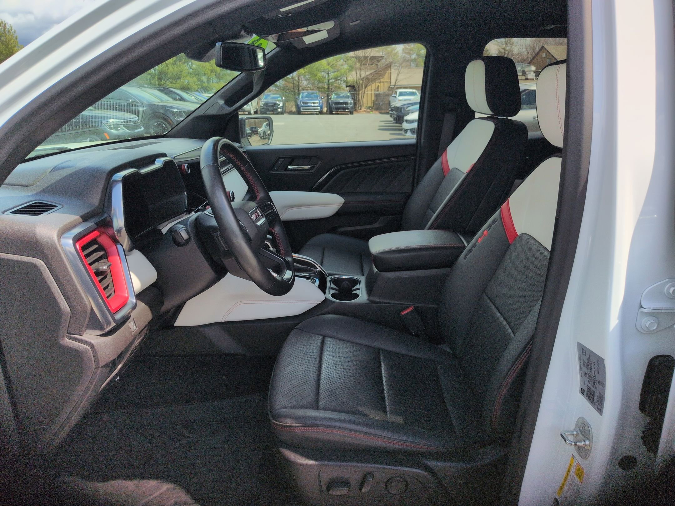 Used 2024 GMC Canyon AT4X image 12