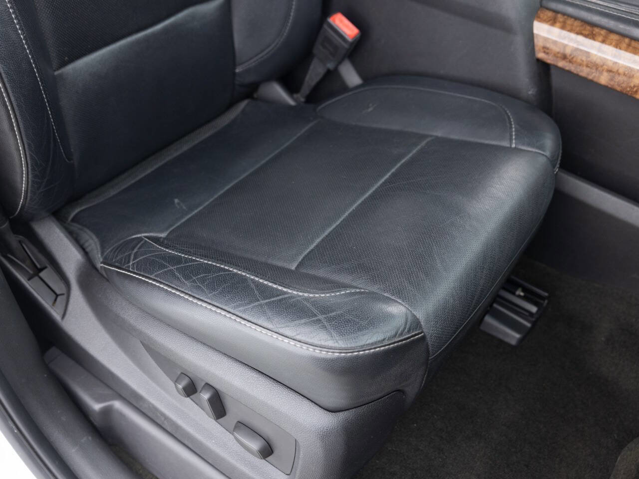 Used 2015 Chevrolet Suburban LTZ image 29