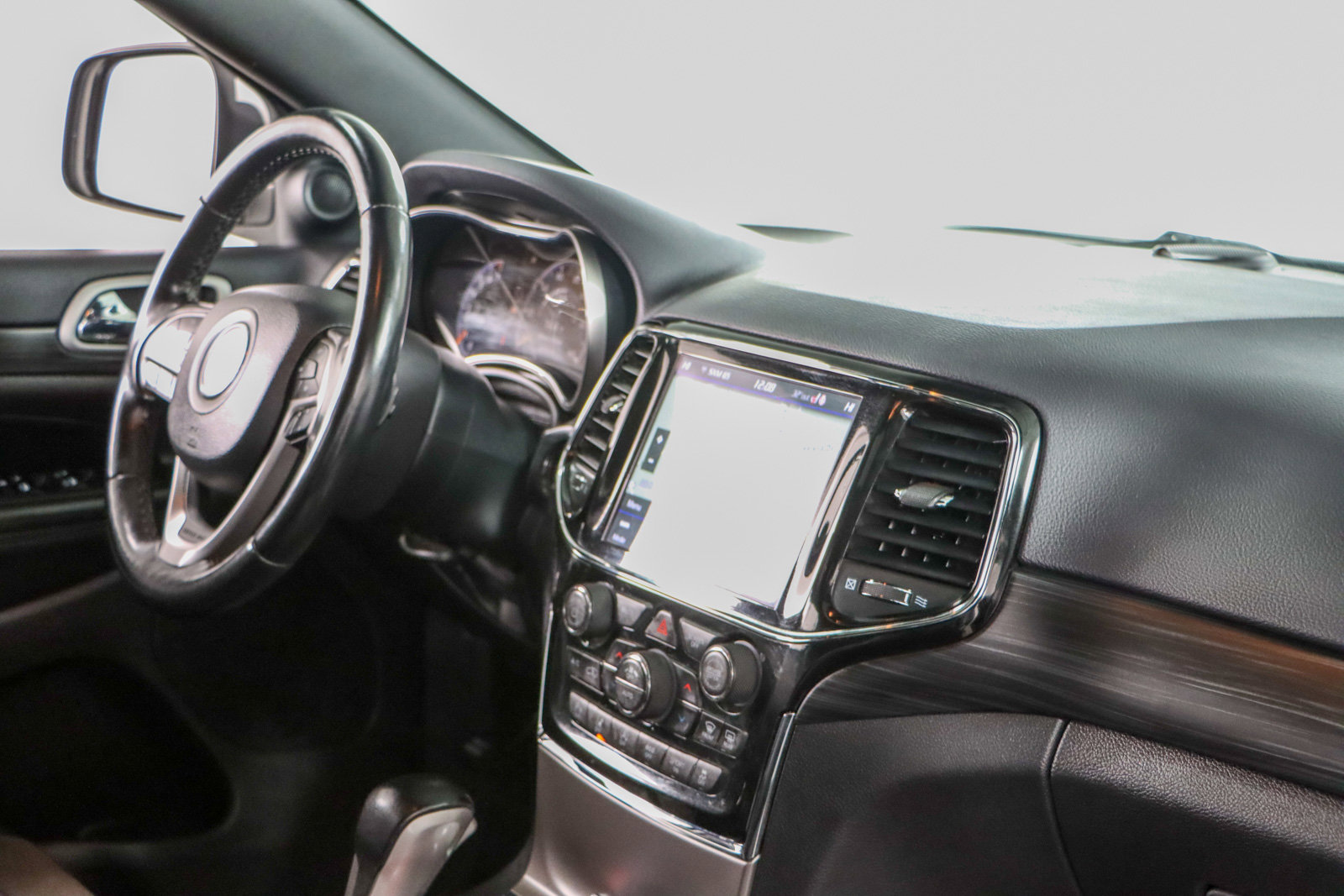 Used 2020 Jeep Grand Cherokee Altitude image 26