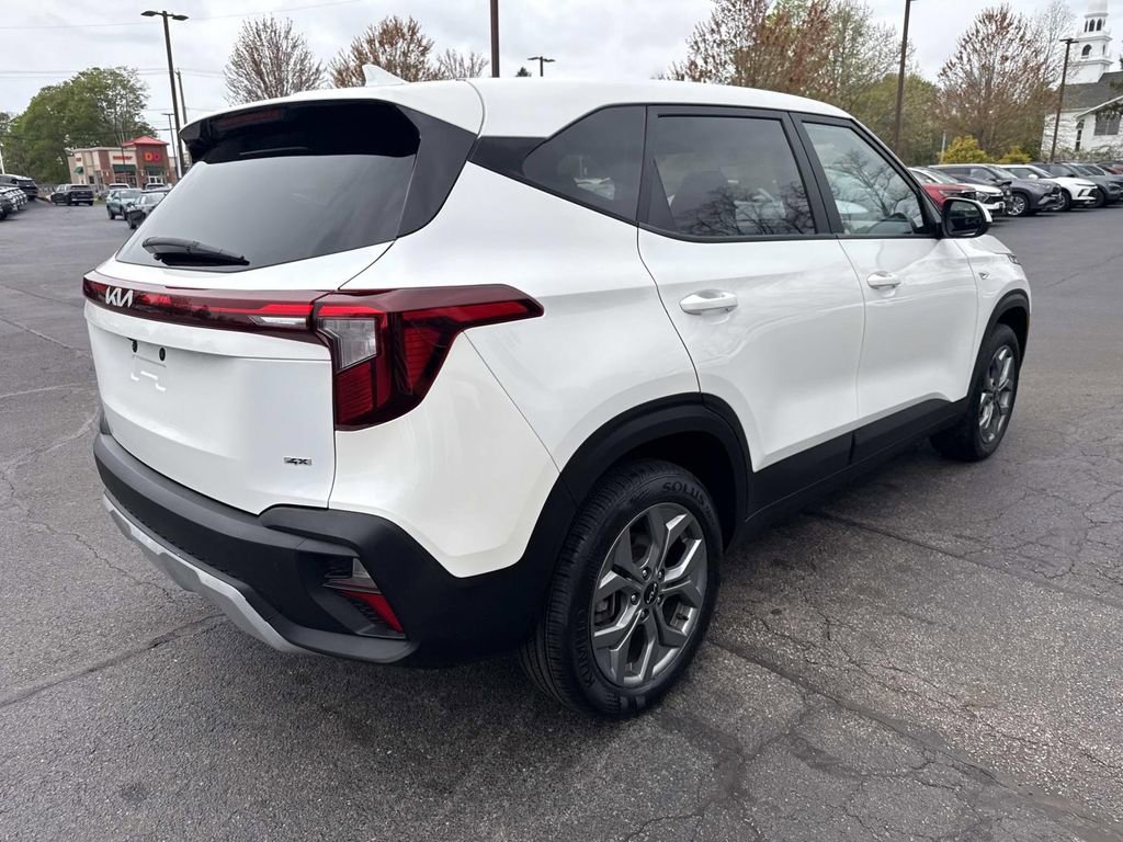 Used 2024 Kia Seltos LX AWD/4WD image 8