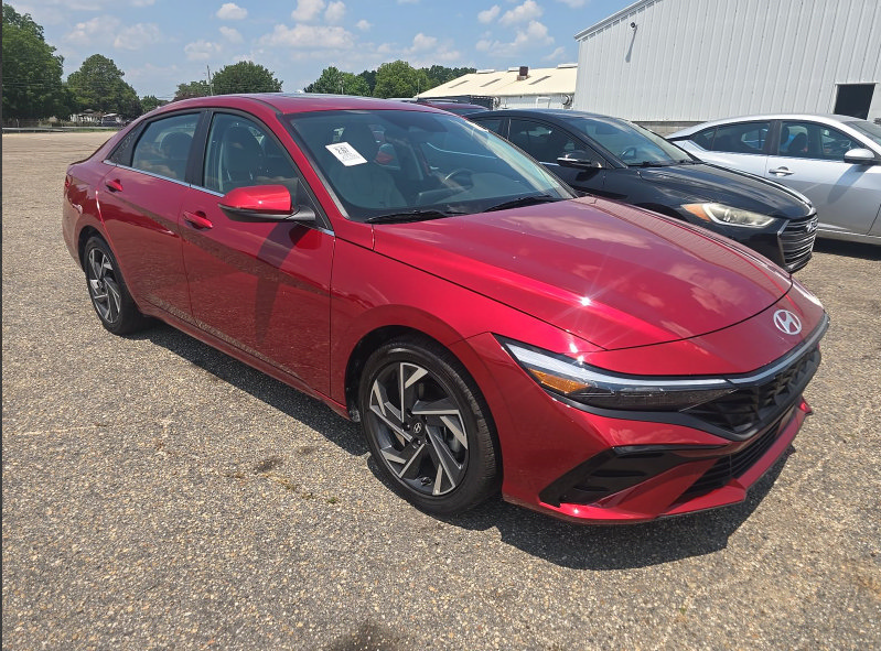Used 2025 Hyundai Elantra Limited FWD image 5