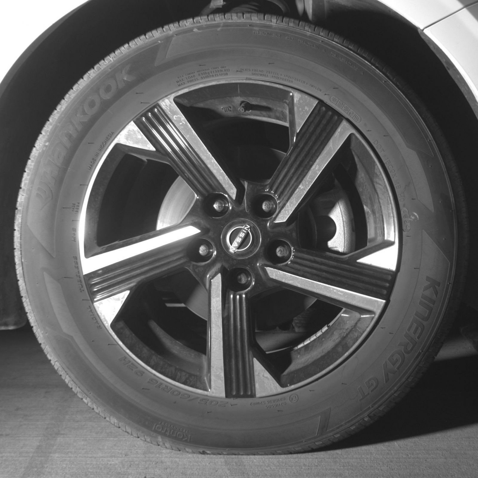Used 2025 Nissan Sentra SV FWD image 16