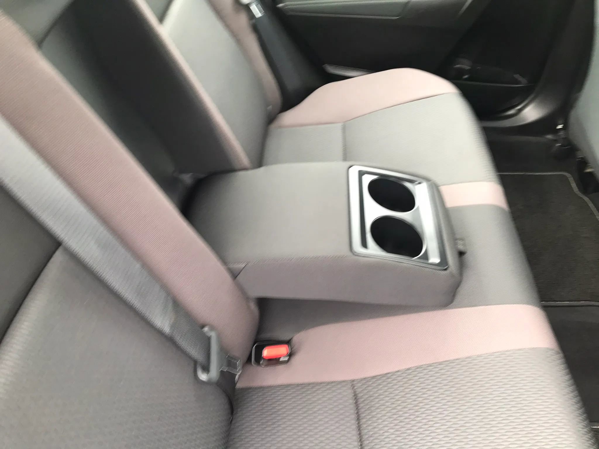 Used 2018 Toyota Corolla LE image 48