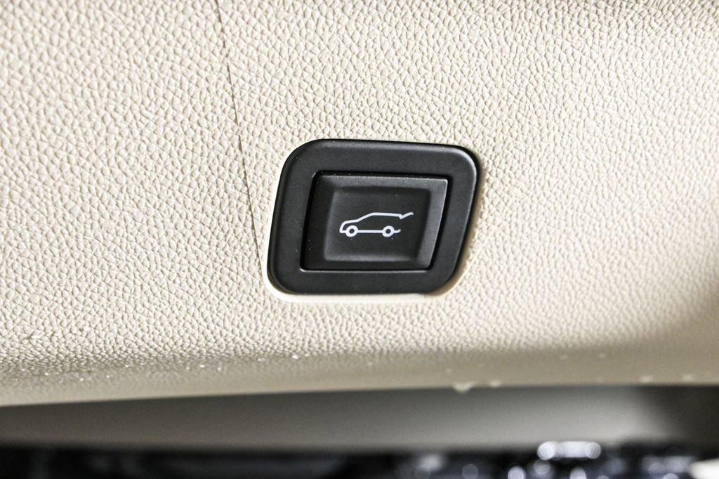 New 2024 Cadillac Escalade Sport Platinum w/ LPO, ONYX Package image 32